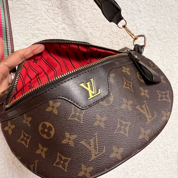 Louis Vuitton Red and Black Striped Interior - Picture 8 of 8